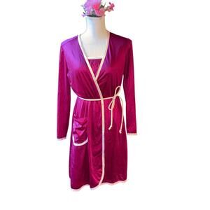 Vtg Vasserette Juniors night gown and robe set